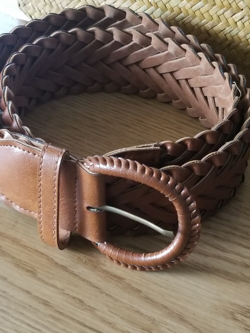 Vintage Women's Braided Tan Leather Belt  Classic Woven Style (SIZE:M)